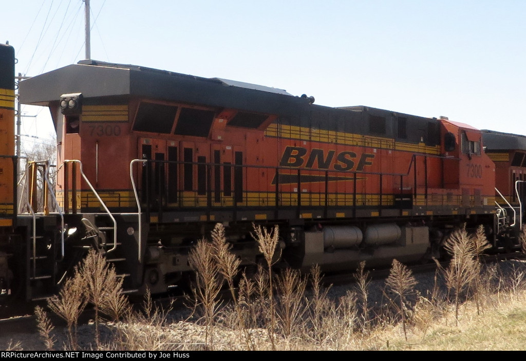 BNSF 7300